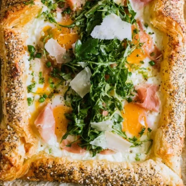 Cozy baked prosciutto and egg breakfast tart on a wooden table