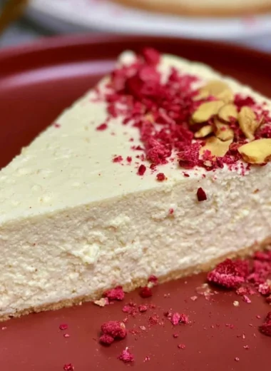 Delicious diabetic cheesecake topped with fresh berries