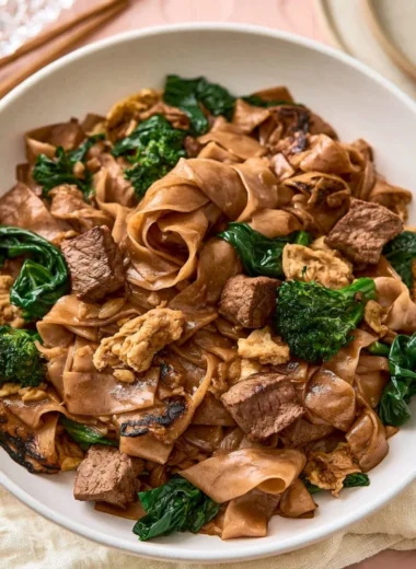 Delicious quick Thai stir-fry with colorful vegetables and tender chicken.