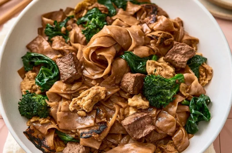 Delicious quick Thai stir-fry with colorful vegetables and tender chicken.