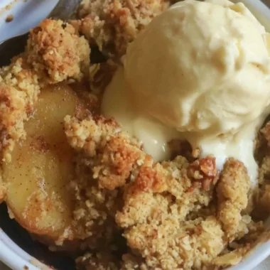 Sugar Free Apple Crisp with fresh apples and a crunchy topping