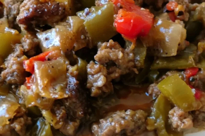Cozy beef and pepper rice bowls served in a bright, inviting bowl